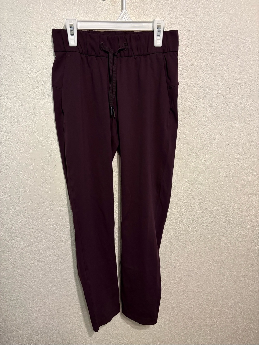lululemon athletica Women’s On the Fly Track Pants in Eggplant Size 2